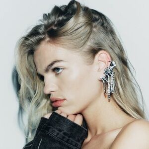 🌹NWT. Zara Anthracite Grey Metal Ear Cuff with Spider Detail and Rhinestone.